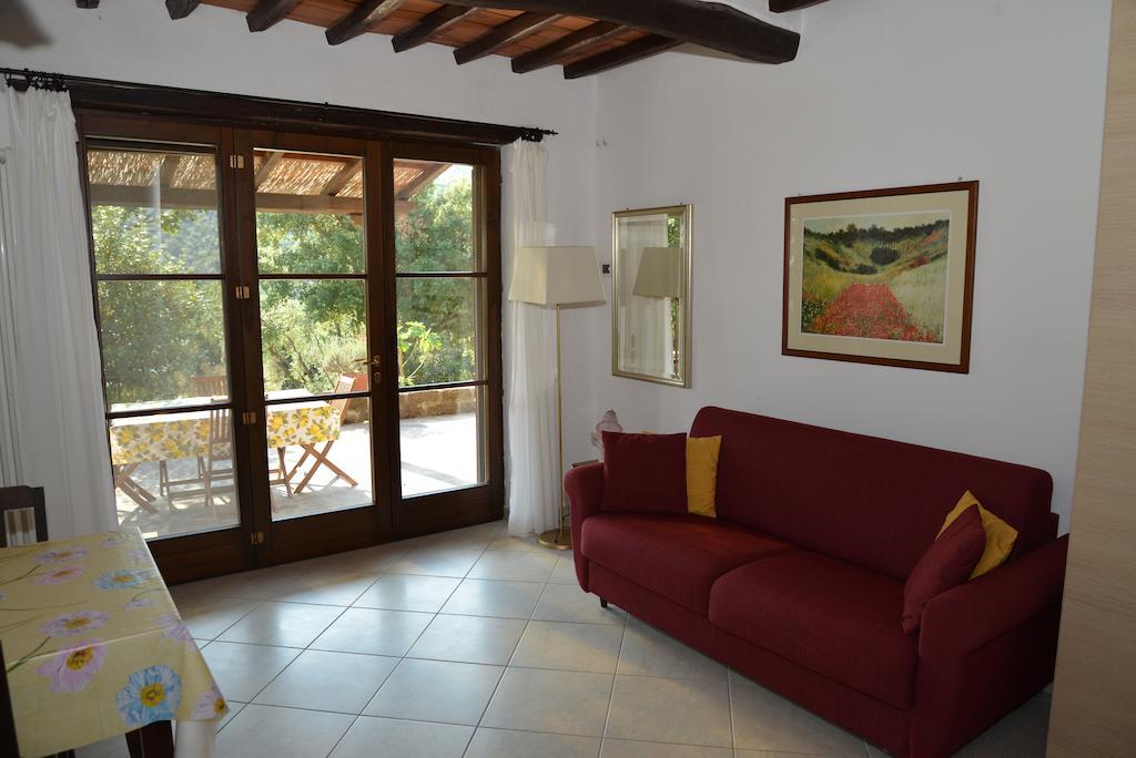 Poggio Ferrone Guest House Suvereto Room photo