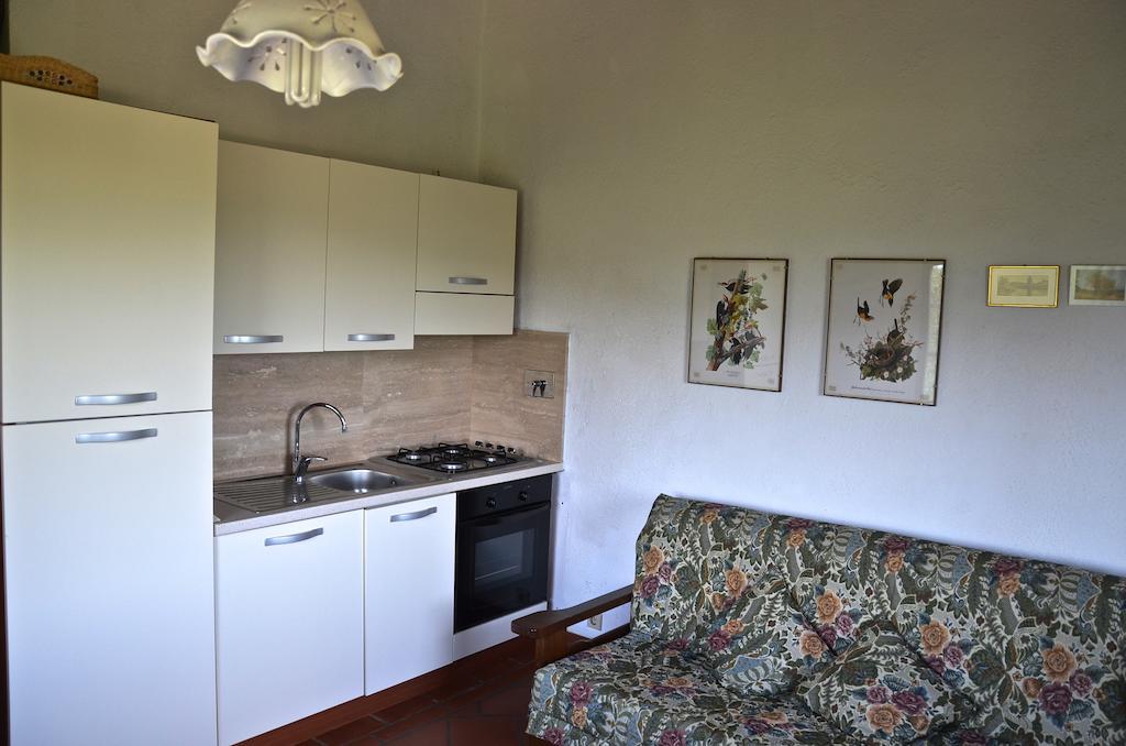 Poggio Ferrone Guest House Suvereto Room photo